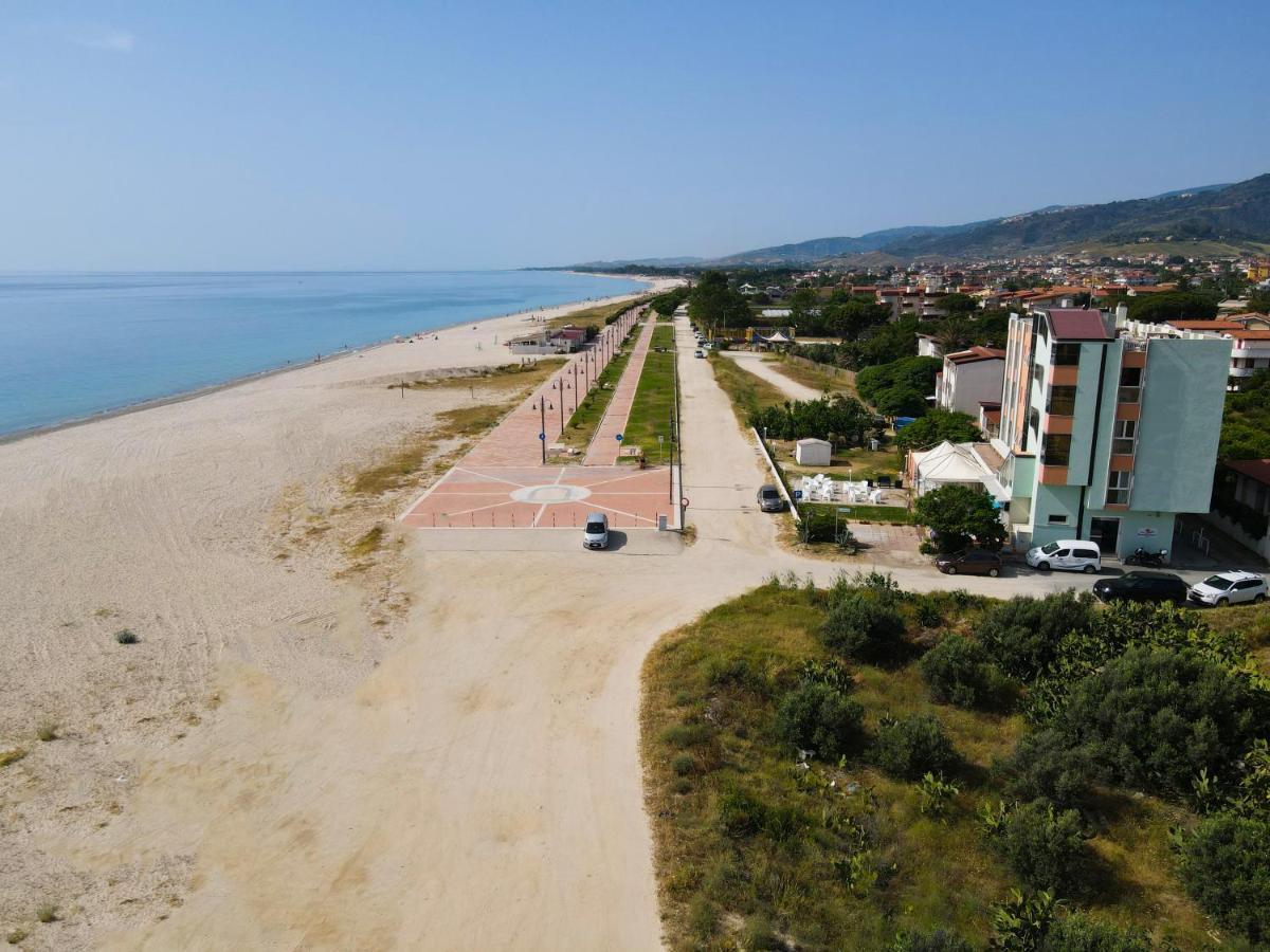 Hotel Rivabella دافولي المظهر الخارجي الصورة